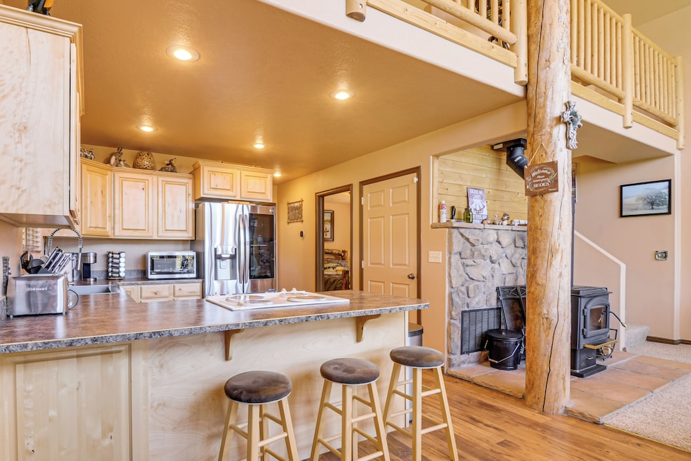 Luxe Cabin Retreat, Near Bryce & Zion Nat'l Parks!