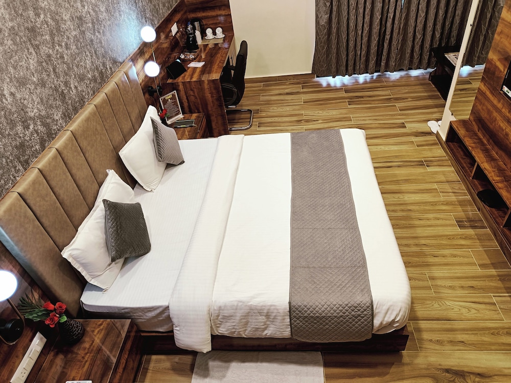 THE KASHI RESIDENCY