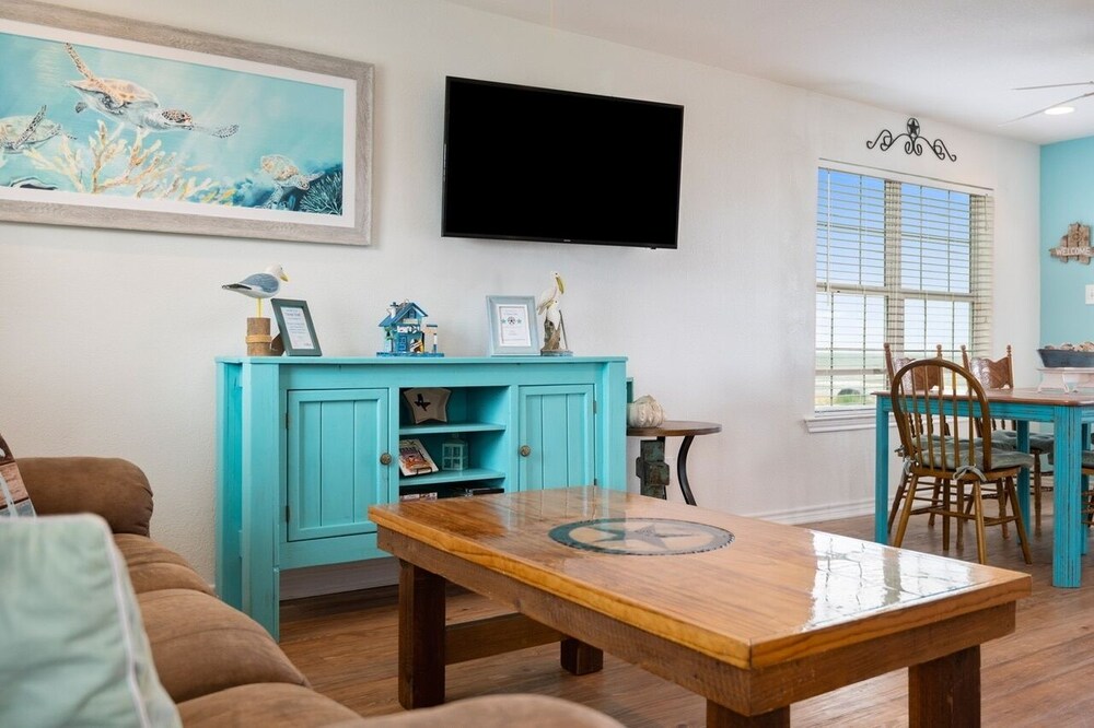 A Texas Star 3 Bedroom Home by RedAwning view 3