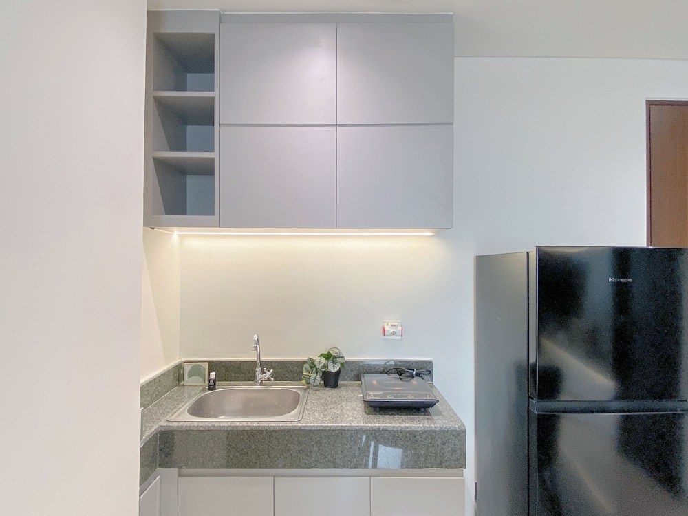 Modern Look And Cozy 2Br Apartment Transpark Cibubur