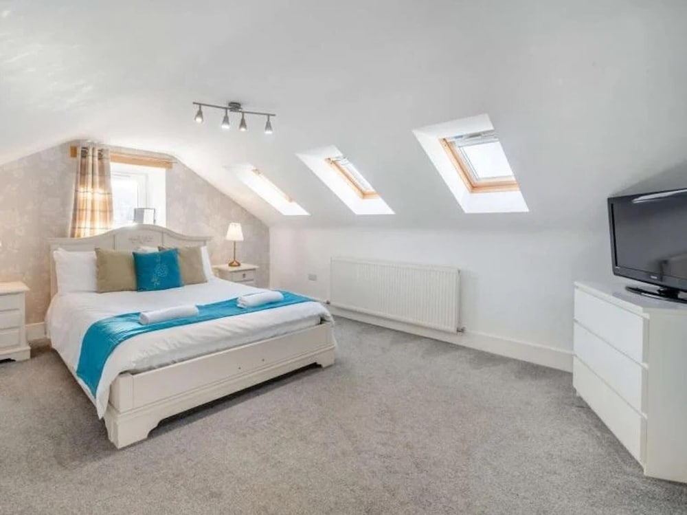 Sleeps 10 - Hot tub - Pool Table - Play Park