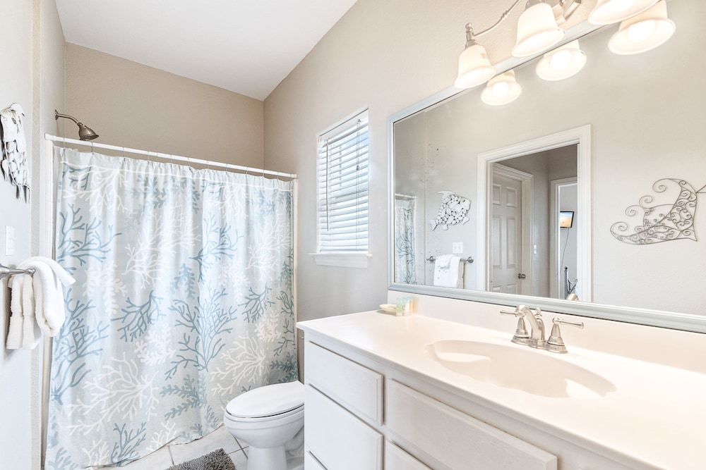 Beach Front Baby Ocean Views, Golf Cart & Pet Friendly!