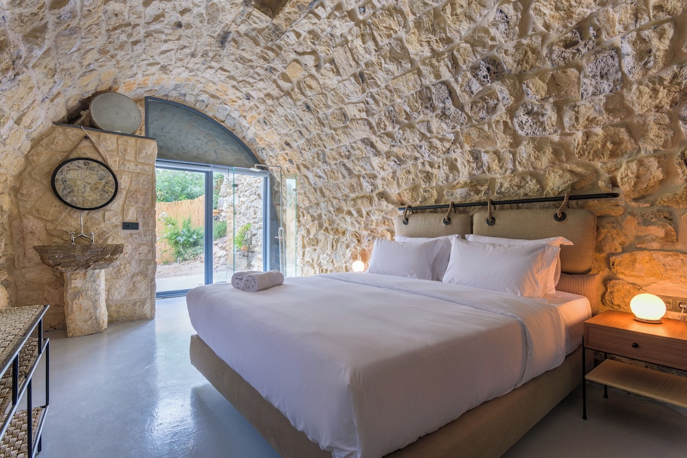 Amani Luxury 4BR Villa & Pool in Batroun