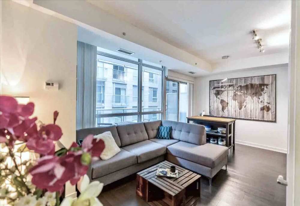 HomeHop - Entertainment District - Image 1