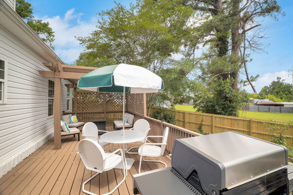 Augusta Getaway Near Masters Porch Swing Deck