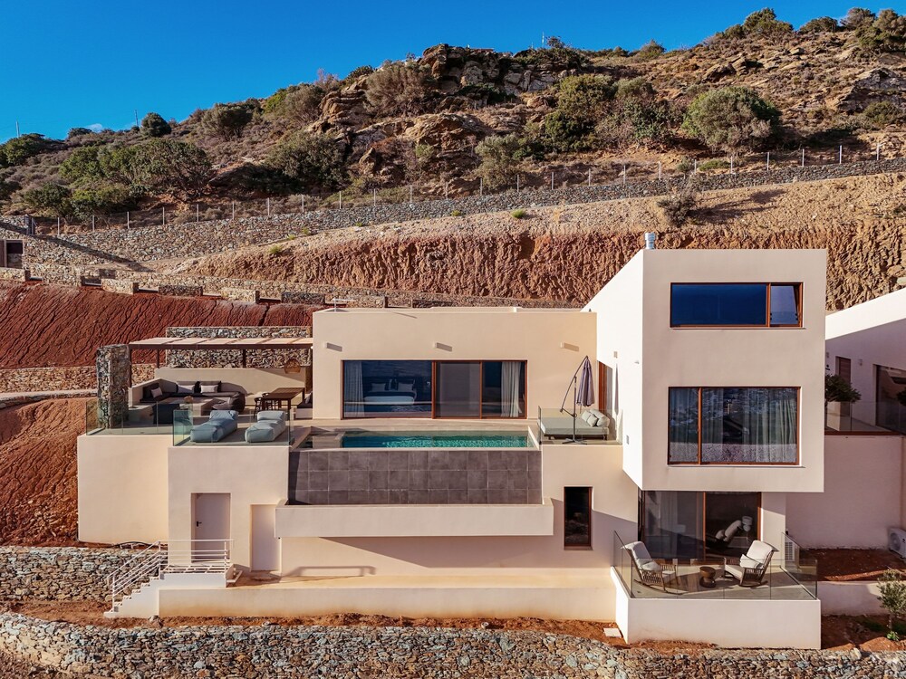 Villa Helios - Elevate Your Senses