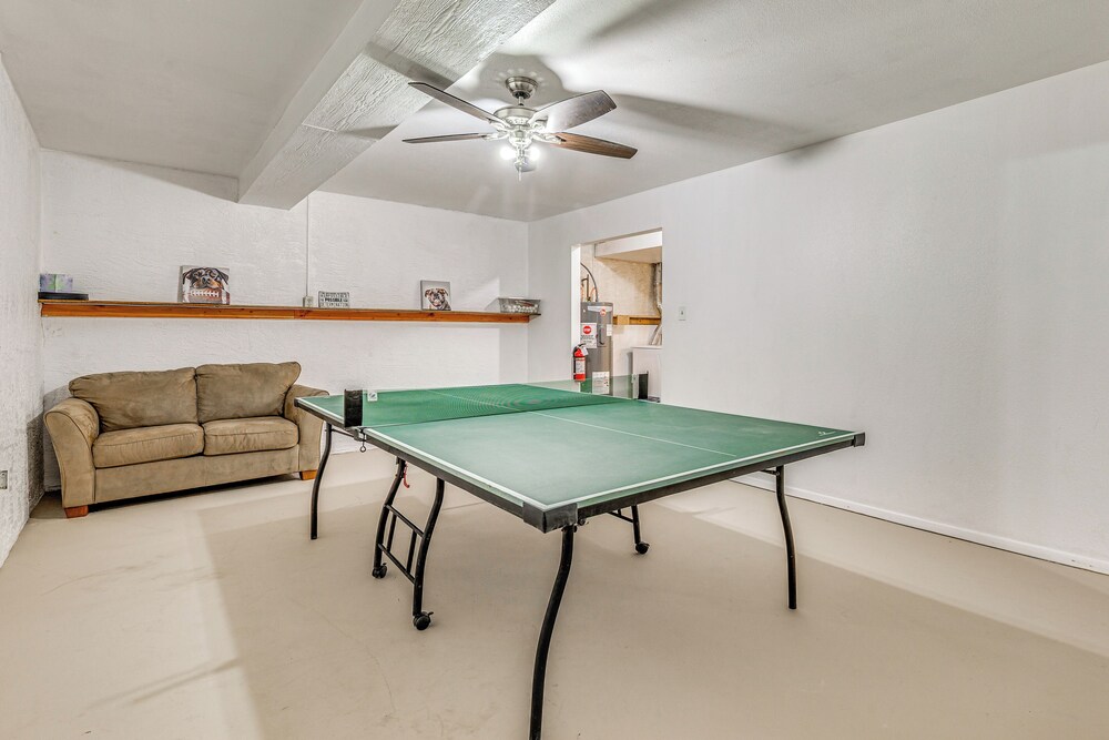 4 Mi to Museums: Roswell Getaway w/ Game Room!