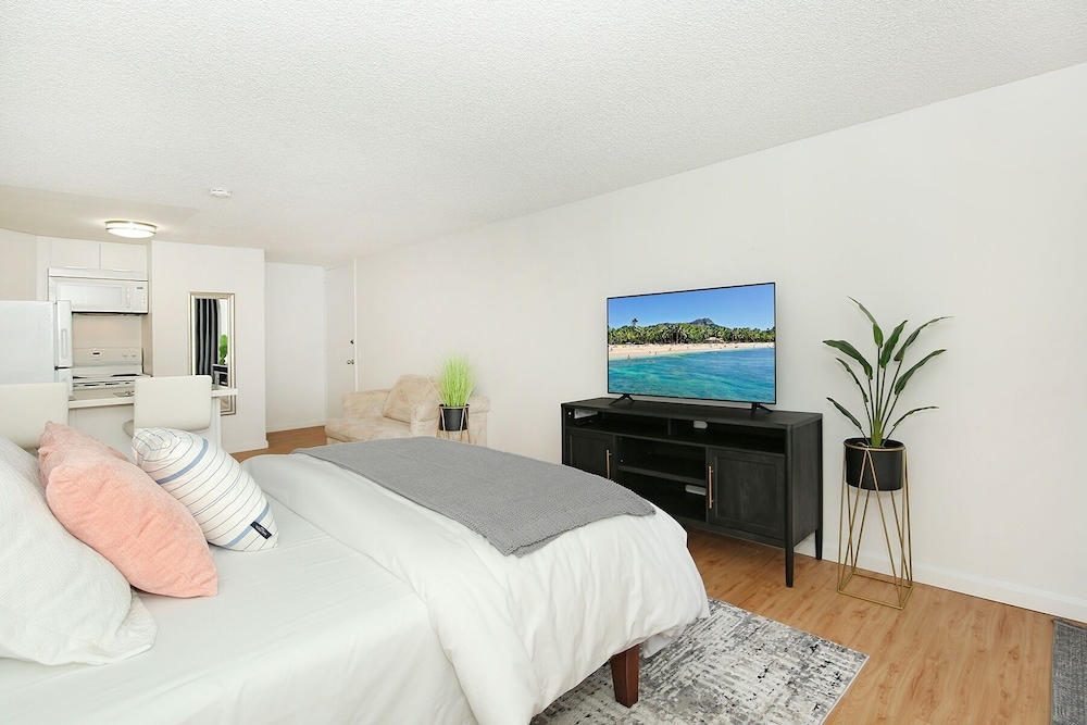 Oahu Tradewinds Plaza 601 Condo view 5