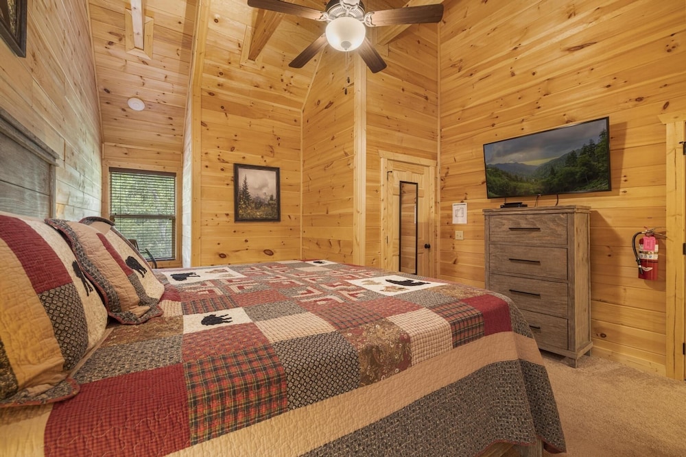A Gathering Place - 3 Bedrooms, 3 Baths, Sleeps 8 3 Cabin by RedAwning view 2