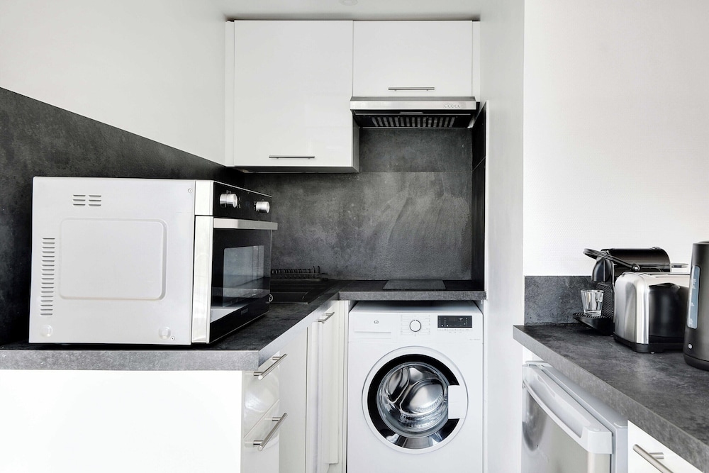 Cozy Apartment 2bdr/5p - in the Heart of Suresnes
