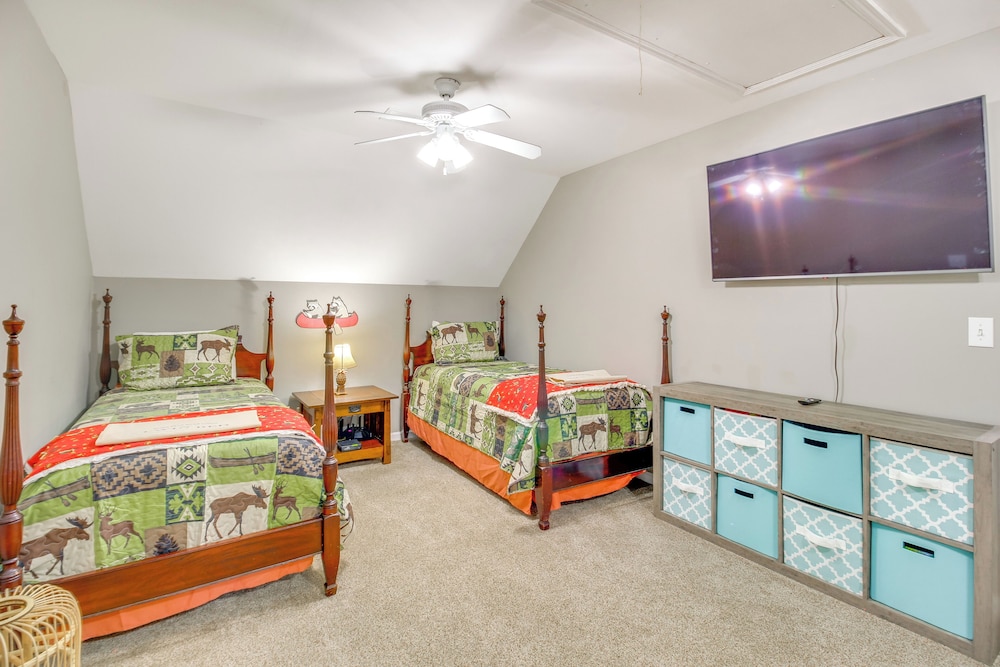 Game Room & Fire Pit: Riverfront Home in Ellijay!