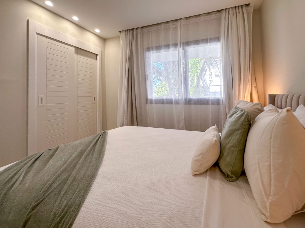 Spectacular Brand new Beach Condo