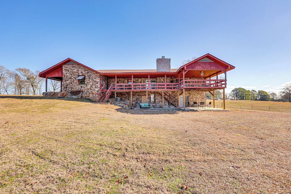4 Mi to Lake Access: Pet-friendly Home in Bismarck