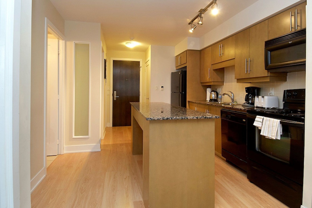 WhiteHall Suites- Yorkville