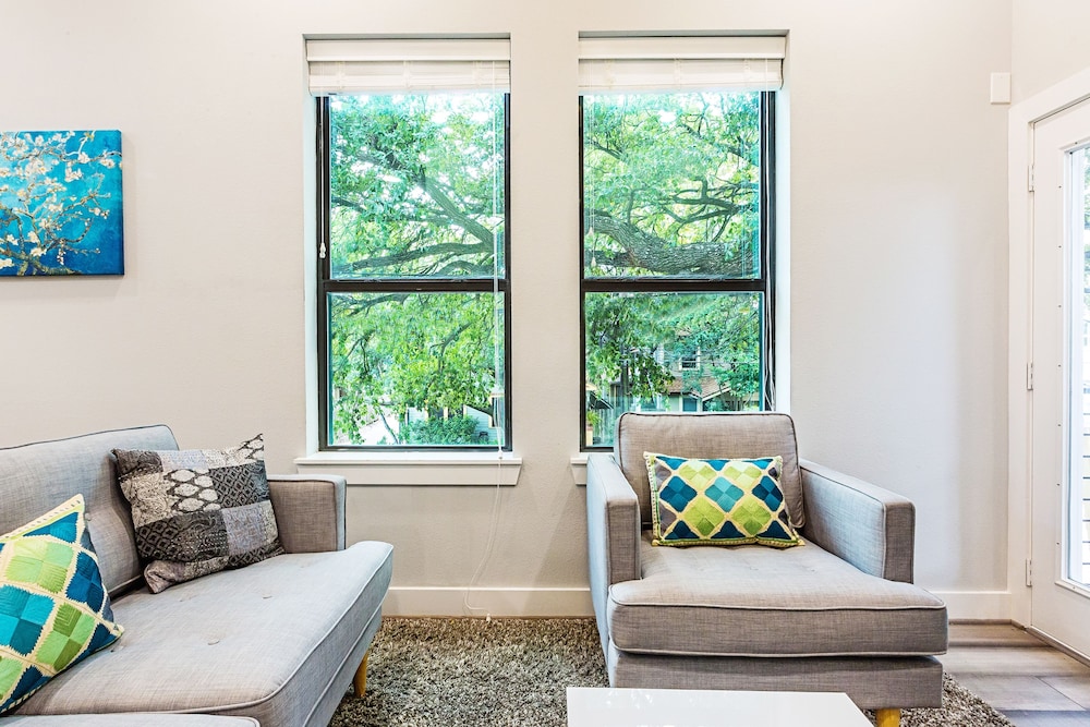 Montrose Guesthouse Suites