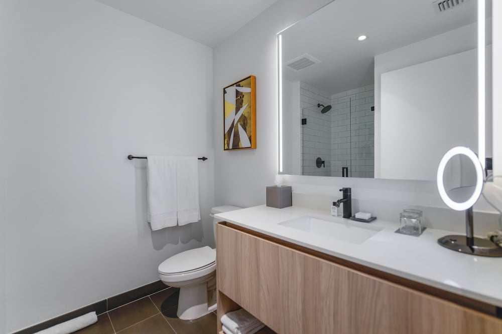 Stylish Studio with City View in Bayside