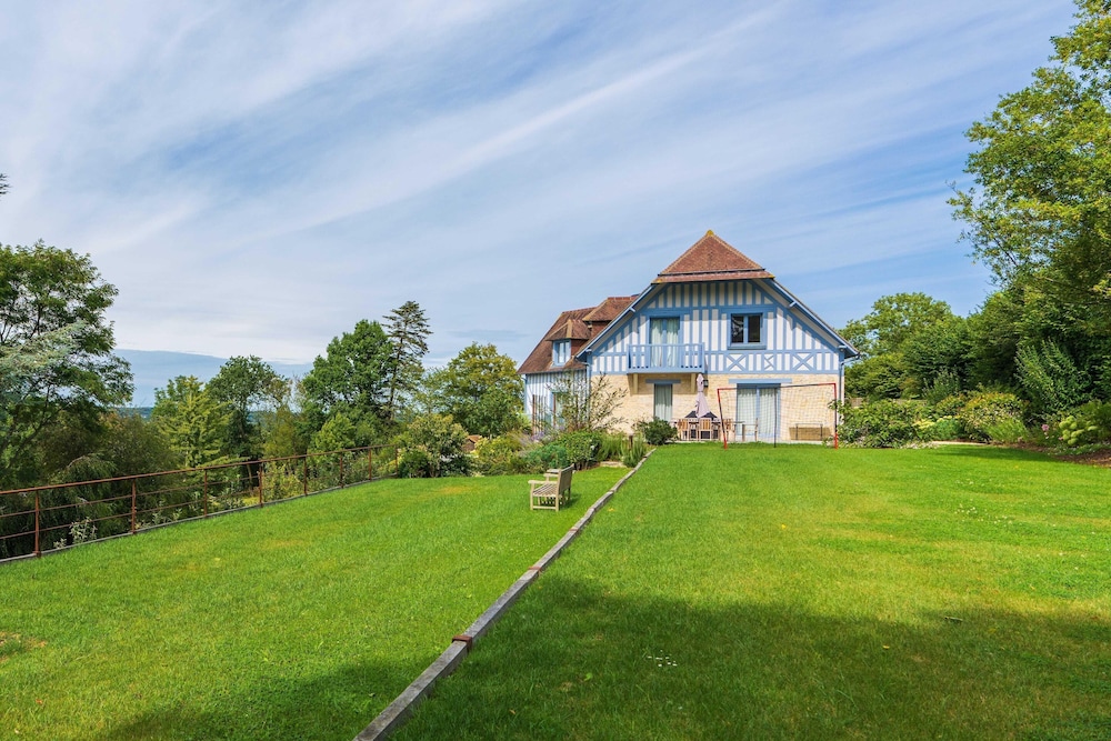 Blueberry of the Valley - House With Swimming Pool