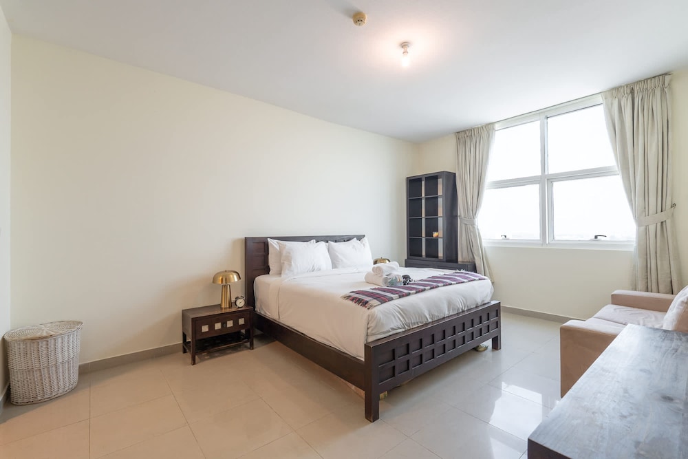 Charming Sun-filled 1-bedroom in Red Residence Dubai Sports City