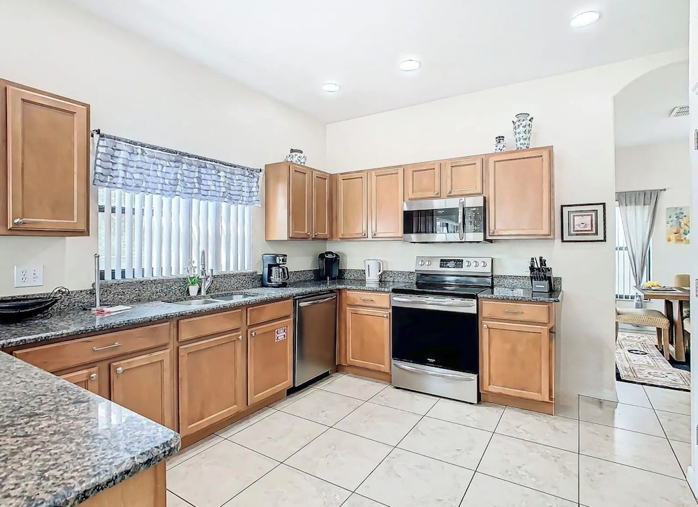 Coco Villa Stay for 10 w/ Resort-style Amenities