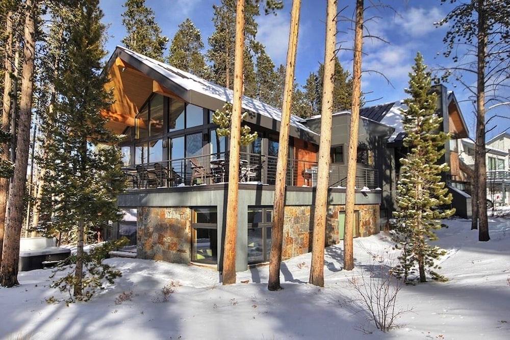Cloud 4 Bedroom Home by RedAwning