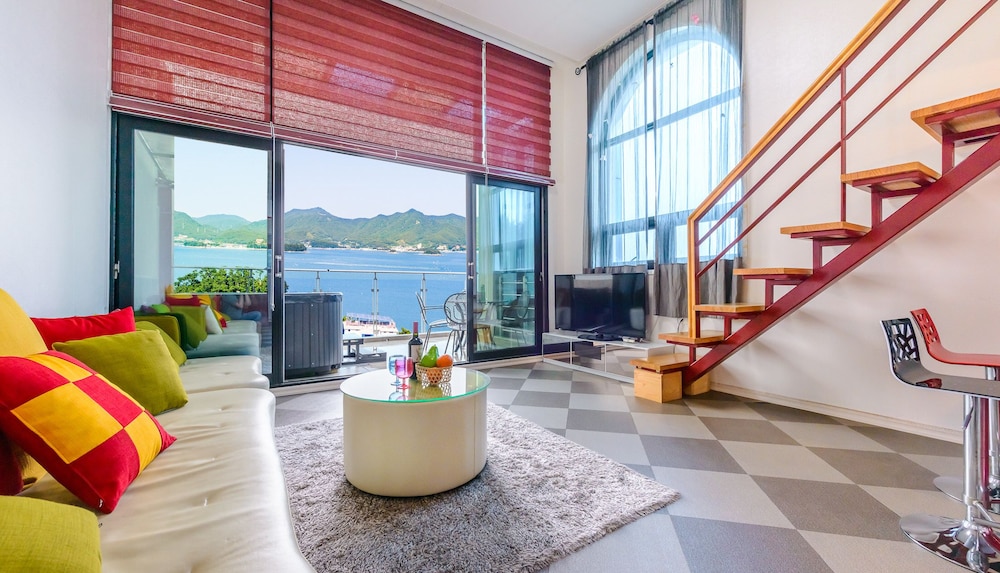 Tongyeong Honey Spa Pension
