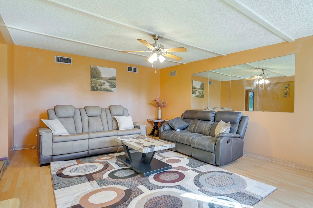 7 Mi to Saguaro Nat'l Park: Tucson Home w/ Yard