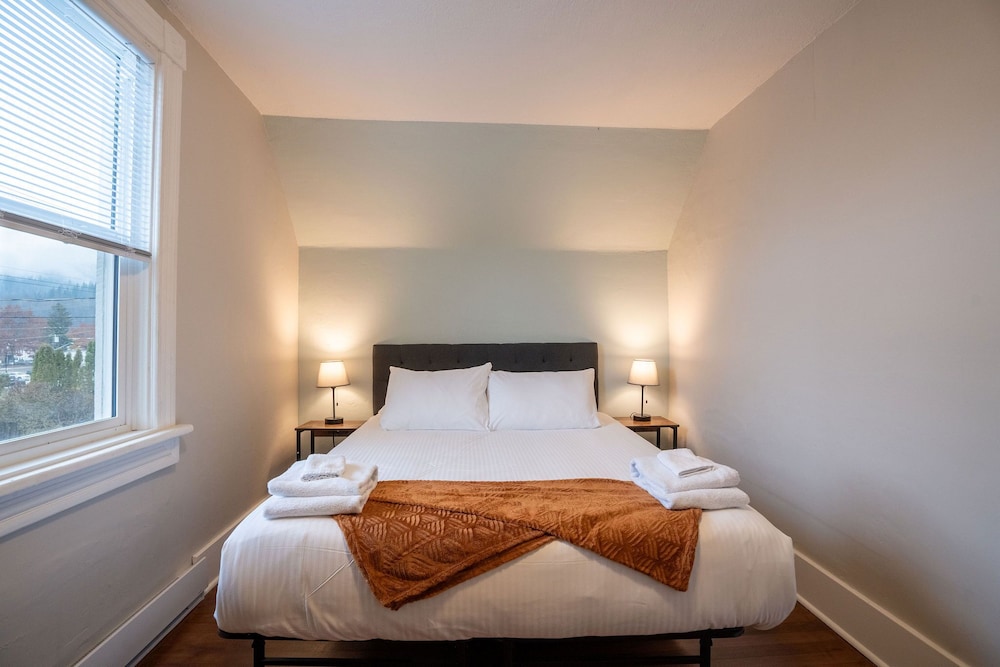 509 Mackenzie by Revelstoke Vacations - Image 3