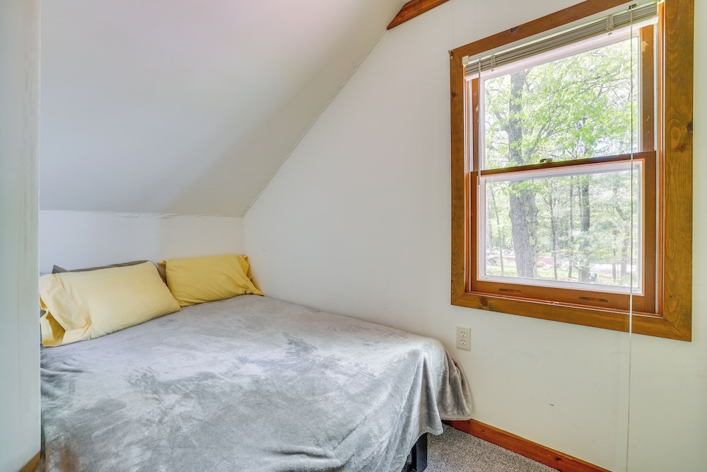 Hatfield Family Home on Lake Arbutus: Boat & Hike