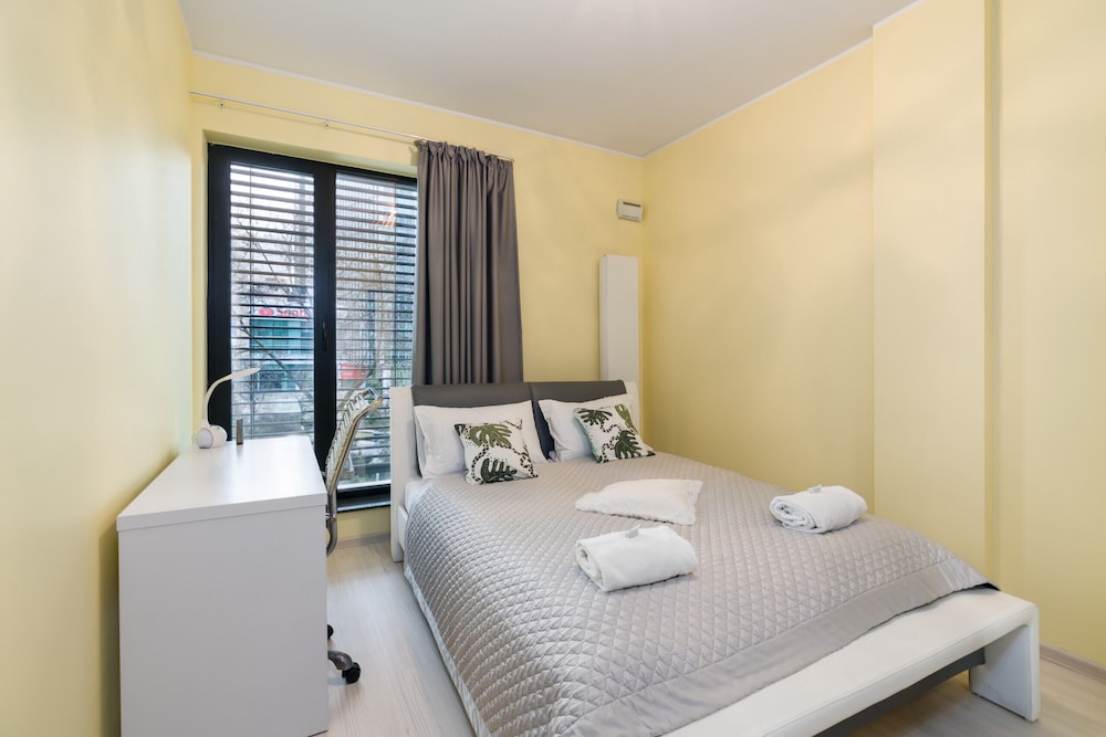 Poznan Centre Apartment by Renters view 3