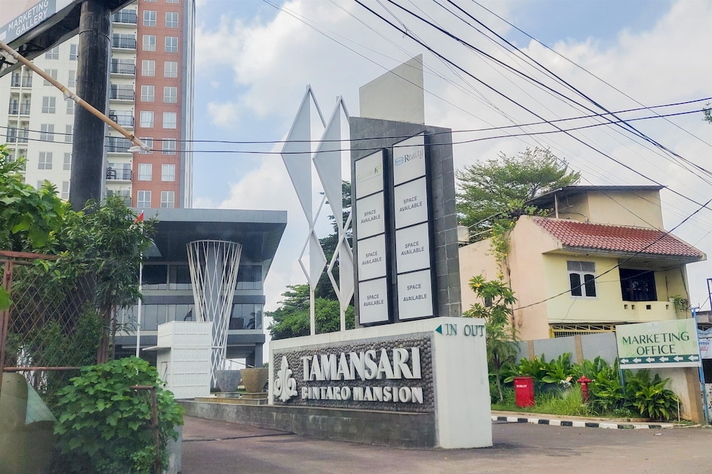 Chic And Cozy 1Br Tamansari Bintaro Mansion Apartment