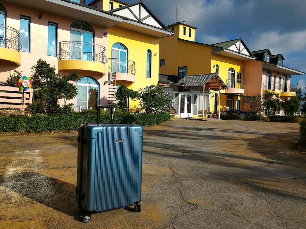 Bohemian Holiday Inn