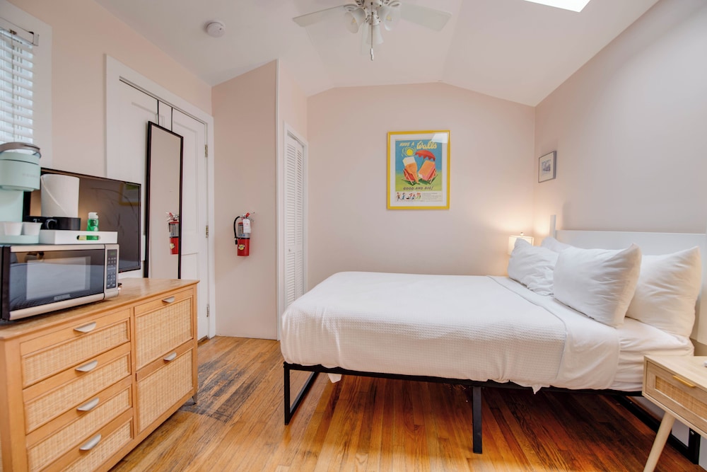 Banana's Foster Guesthouse