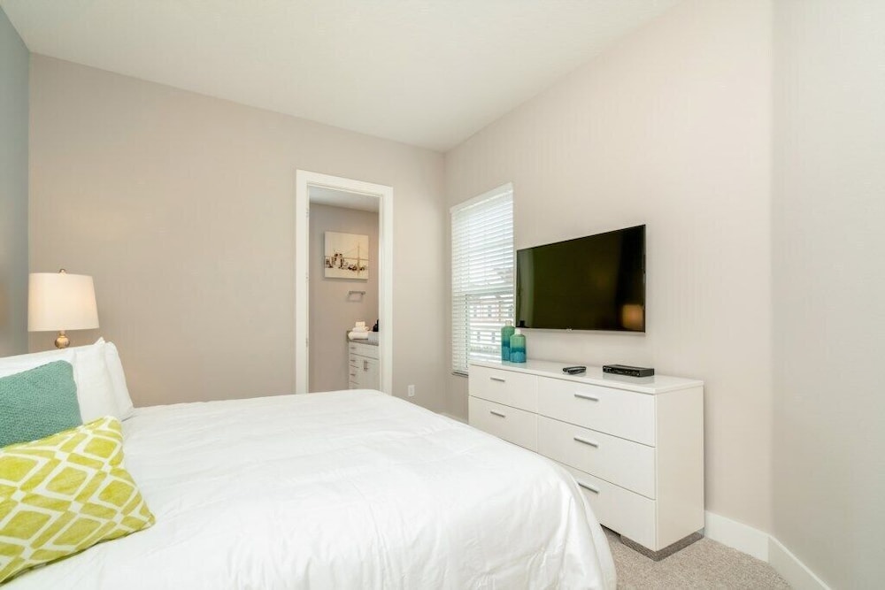Amazing Location Modern Townhome Close To Disney view 3