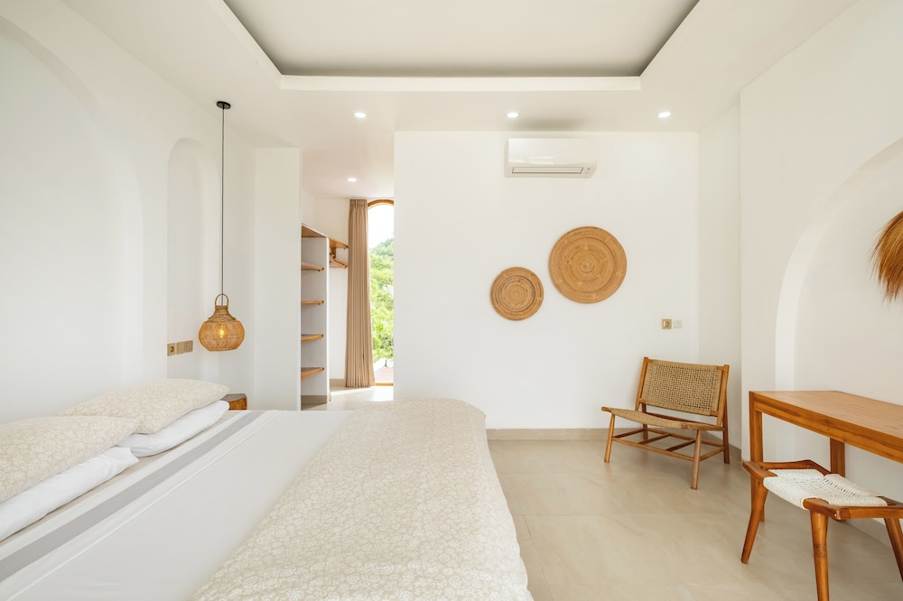 Tropical Modern Villa Amaya by OriVista