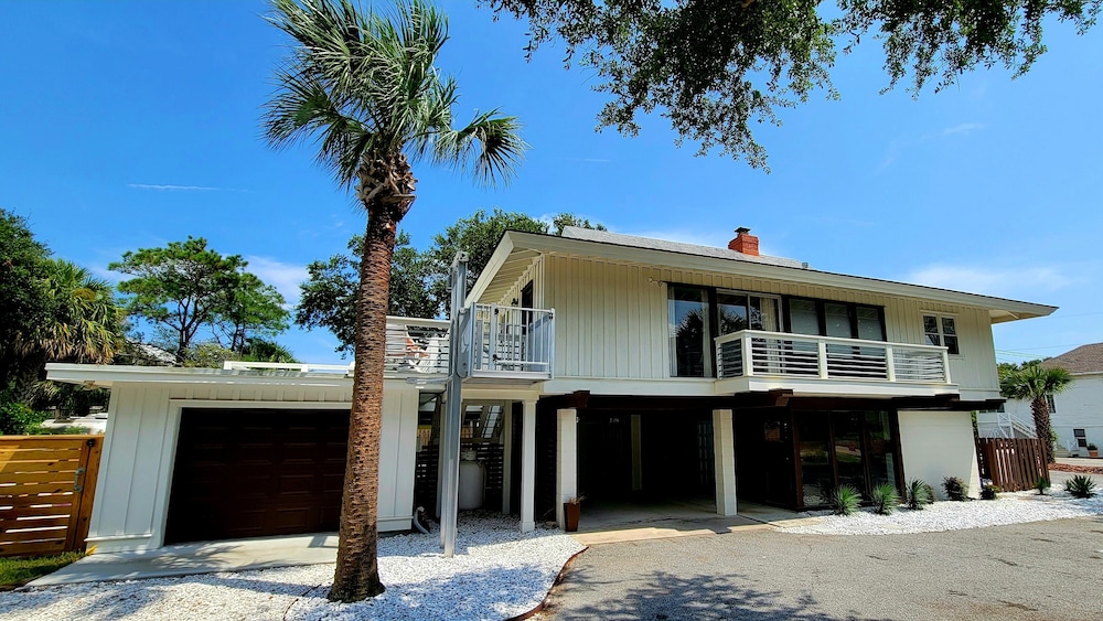 6 7th Street by Tybee Vacation Rentals