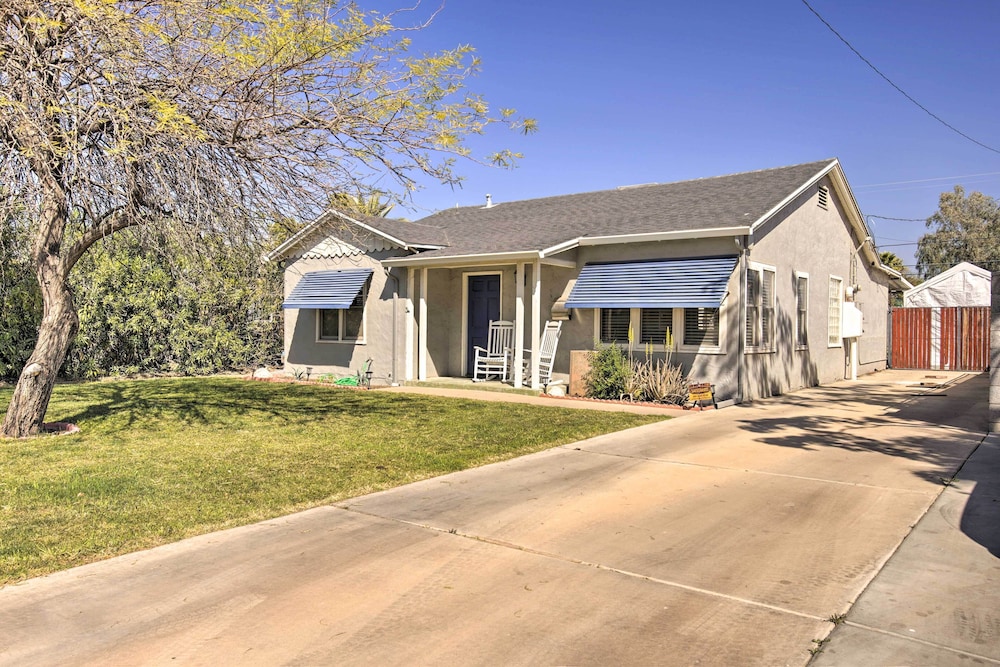 2 Mi to Dtwn Phoenix: Cottage w/ Private Yard!
