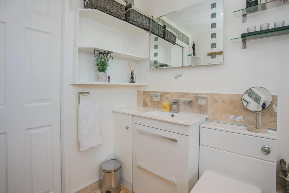 Stunning 3 Bedroom House With Garden in Battersea