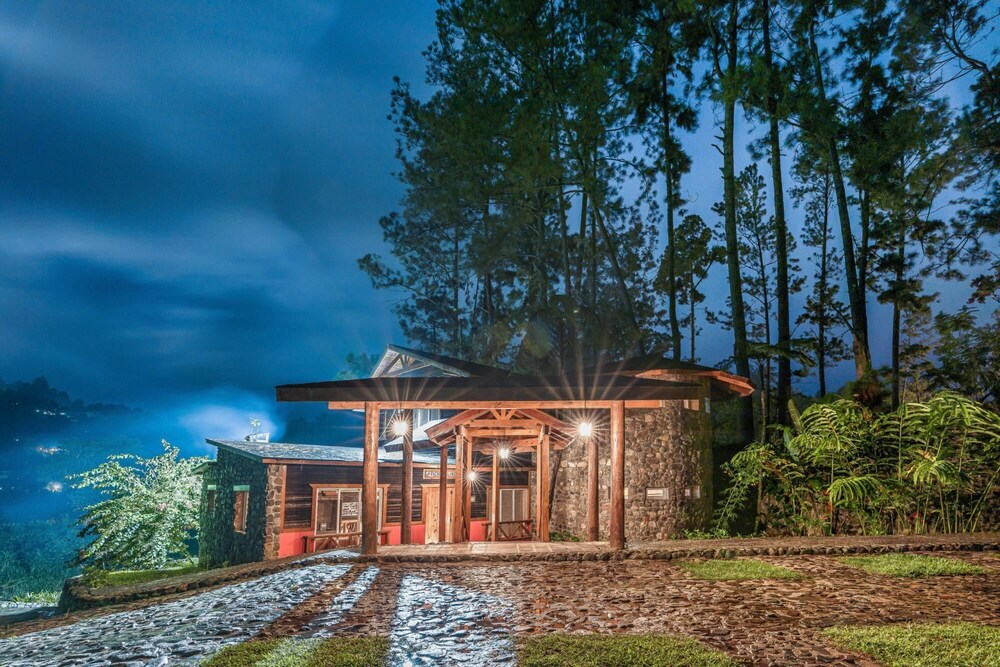 Cozy Villa Close to the Rive in Arroyo Frio view 5