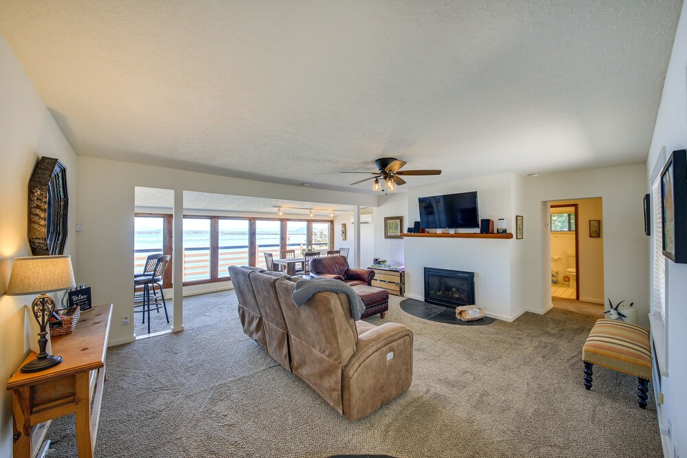 Charming Sagle Retreat w/ Hot Tub  Cozy Fireplace - Property Image 14