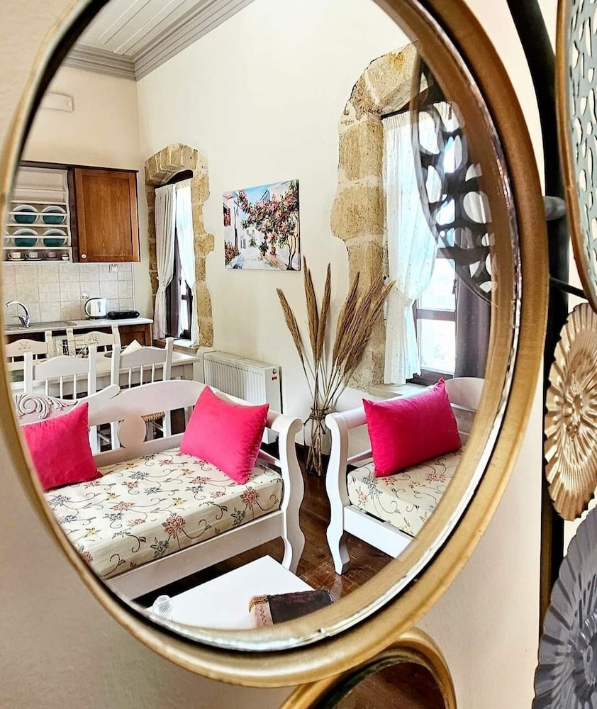 Arhontiko Arhanes Suites