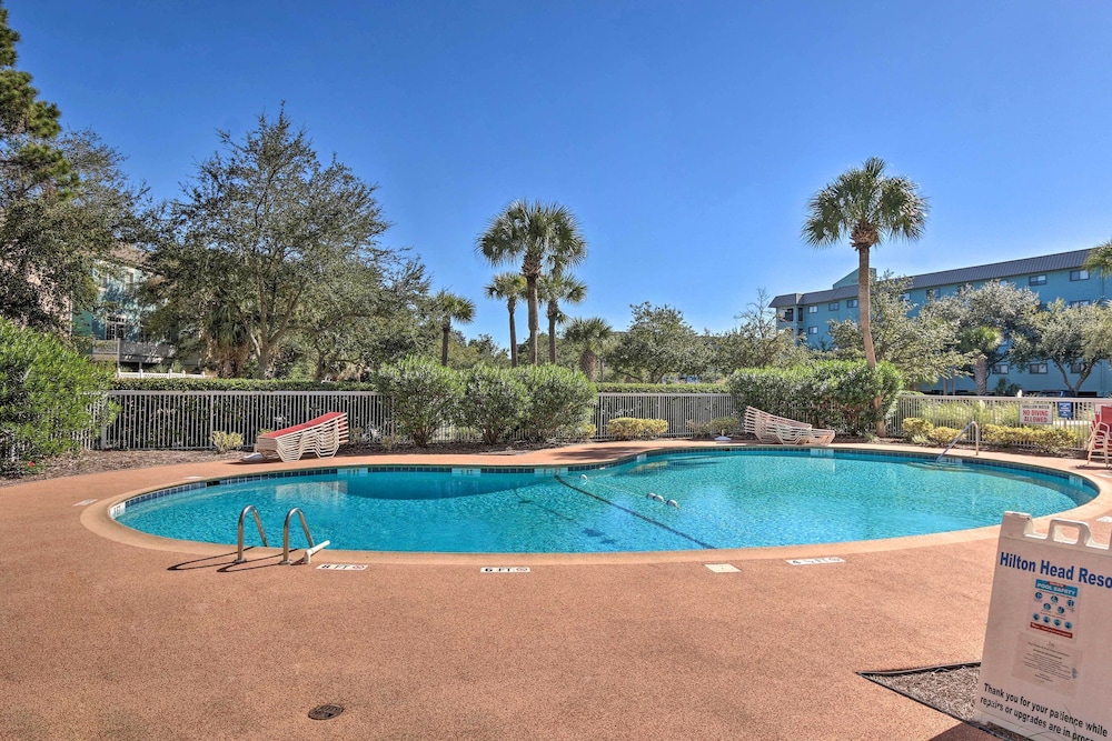 Hilton Head Resort Condo w/ 4 Pools: Walk to Beach