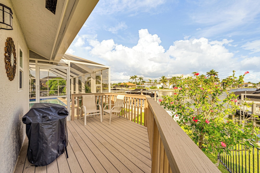 2 Mi to South Beach: Waterfront Home w/ Lanai!