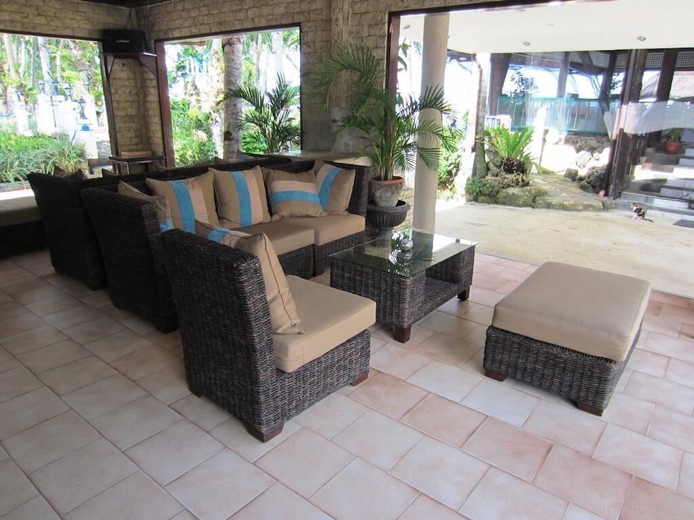 Estaca Bay Gardens Conference Resort powered by Cocotel