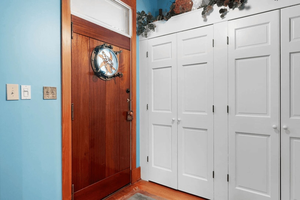 30A Grayt'n Greatful by Avantstay Charming Home+cottage, Walk to Western Lake