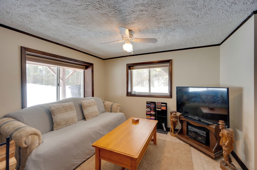 Hike & Ski: Cabin w/ Fireplace in Franconia!