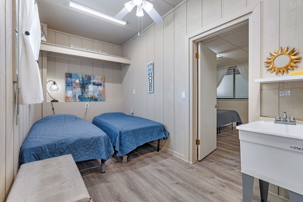 4BR Beach House Spacious Steps From Sand