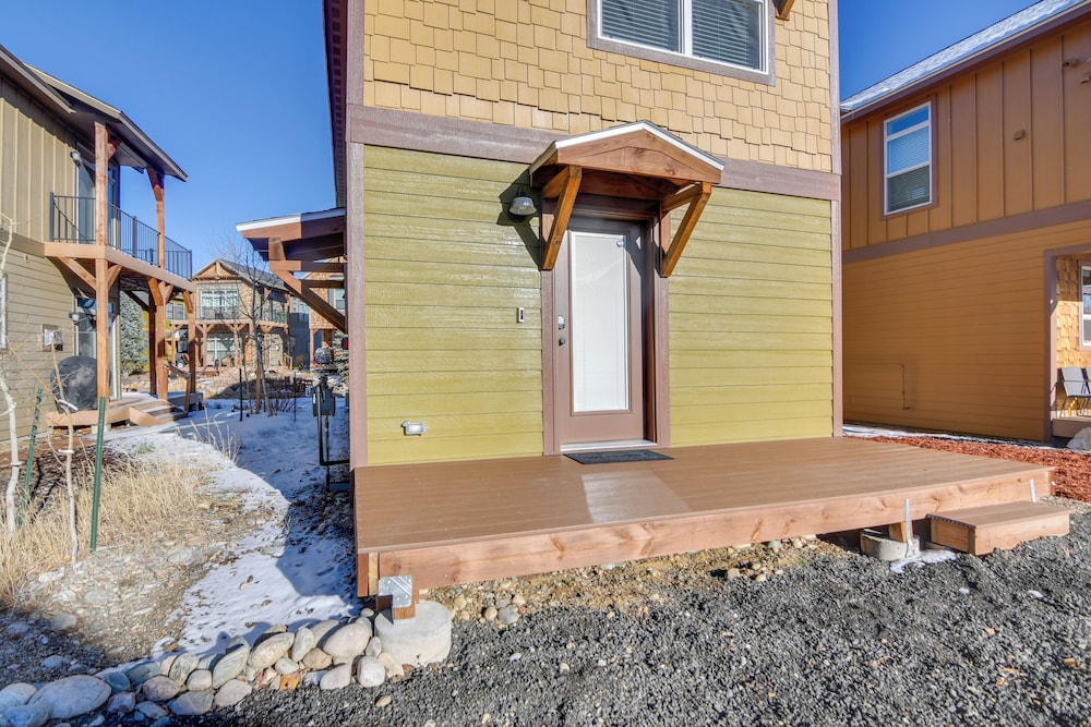 4 Mi to Granby Ranch: Cabin w/ Hot Tub Access!