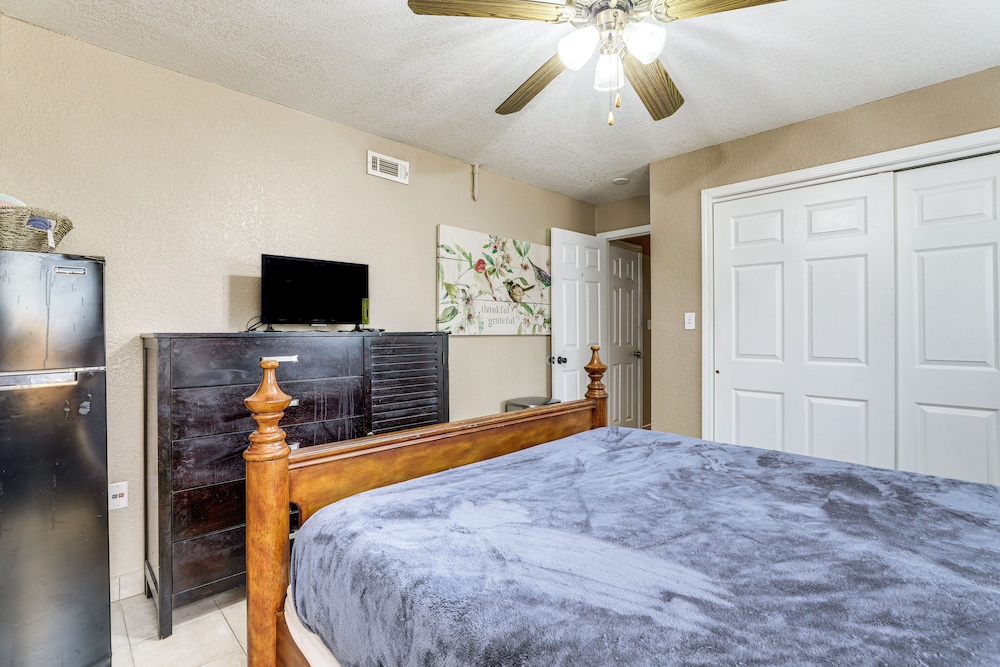 Pet-friendly Lilburn Duplex w/ Patio & Grills!