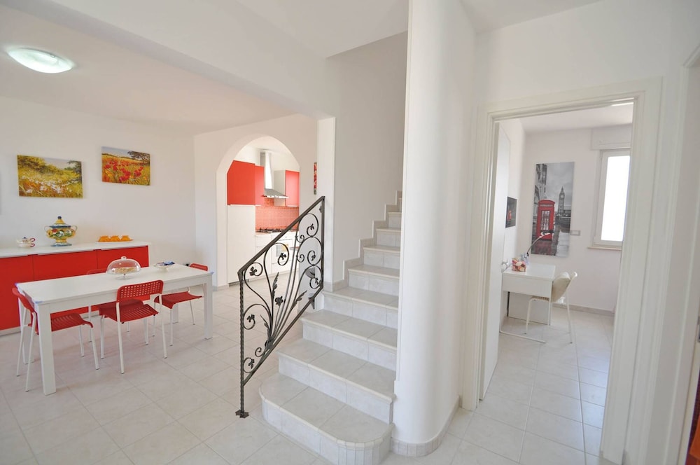 Villa Sacher Sleeps 12 Just 100 Metres From the sea