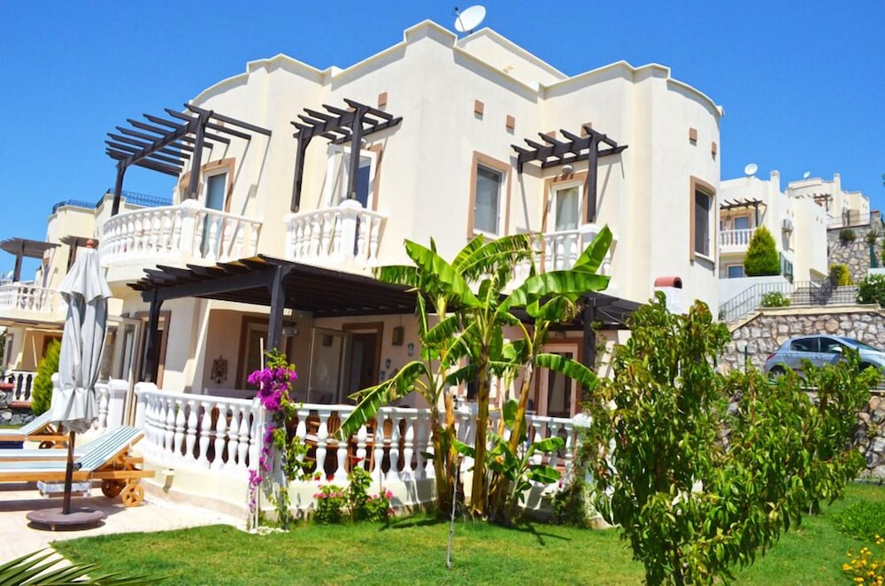 Apartment 3 Bedroom Lake View 7 by Likya Global